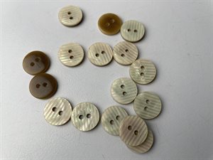 Perlemors knap - natural med diskrete striber, 13 mm